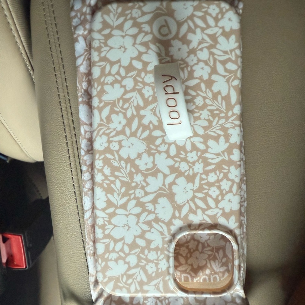 Loopy Case Tan and White Elegant Phone Case for iphone 15 pro